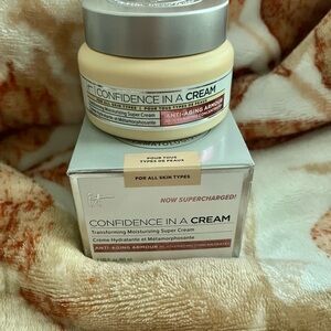 IT Cosmetics Confidence in a Cream 2.oz
